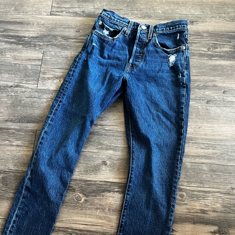 Levi’s Dark Wash w26
